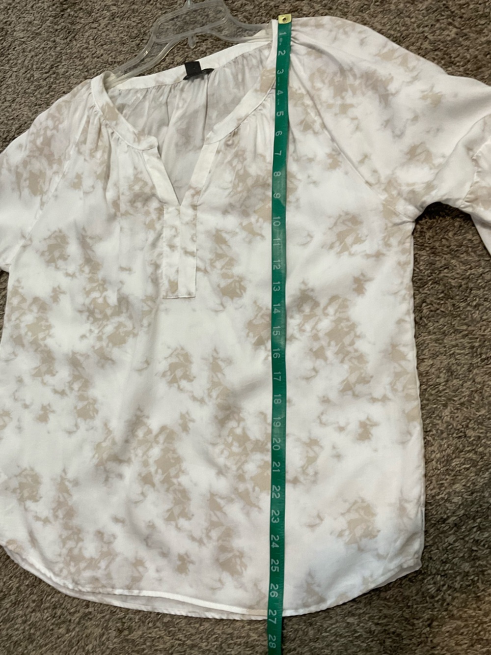 Eddie Bauer White & Beige Smoky/Cloud Print V-Neck Peasant Top Medium - Picture 7 of 7
